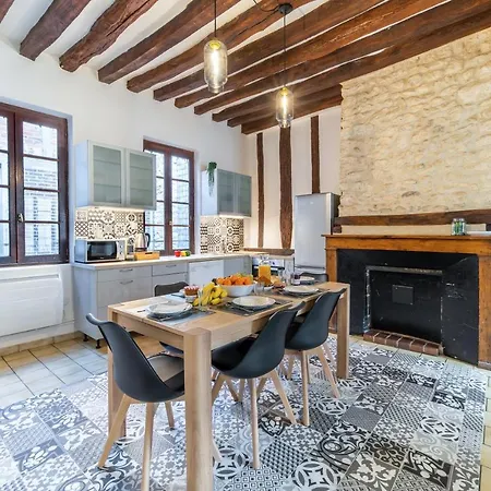 Au Coeur De Joigny Appartement Buitenkant foto